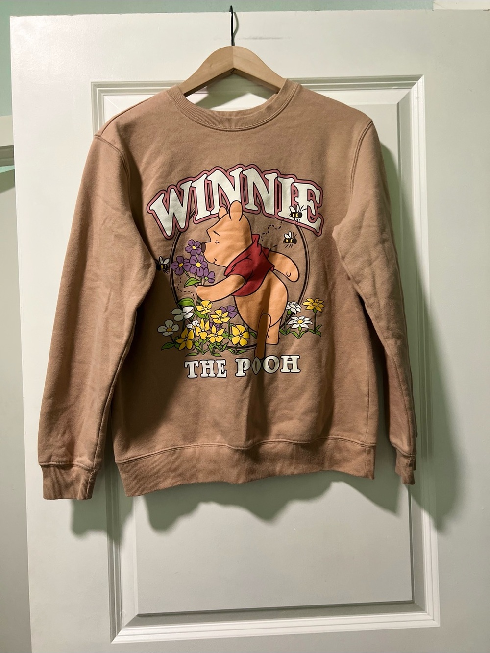 Disney Women’s Winnie the Pooh Tan Graphic Sweatshirt Size Medium - Picture 2 of 4
